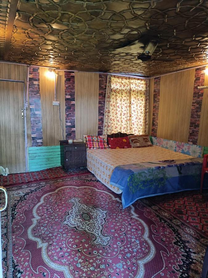 Srīnagar Hotel Island מראה חיצוני תמונה