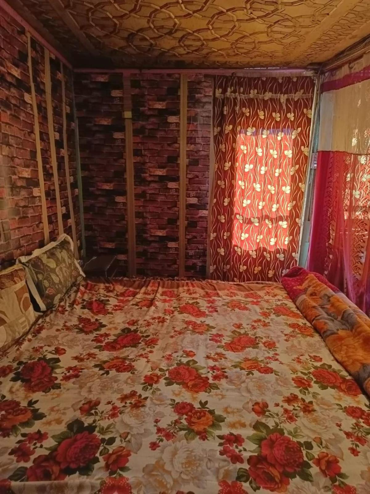 Srīnagar Hotel Island מראה חיצוני תמונה